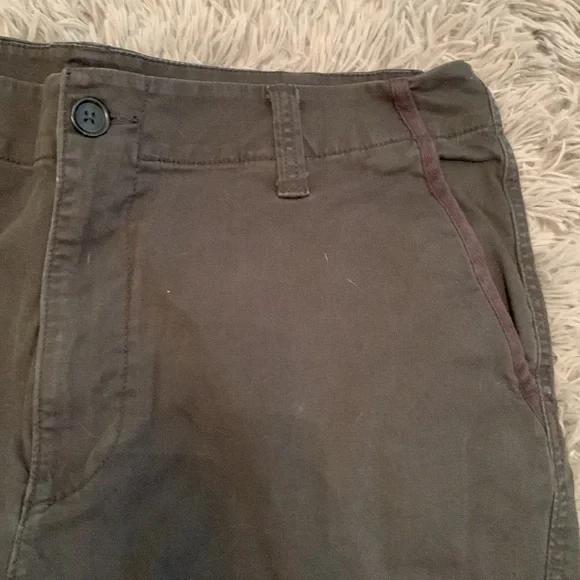 🌸 Old Navy Cargo Shorts for Men - Picture 3 of 5